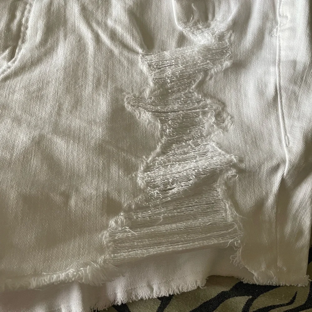 Torrid NEW white destructive shorts size 20 - Picture 3 of 10